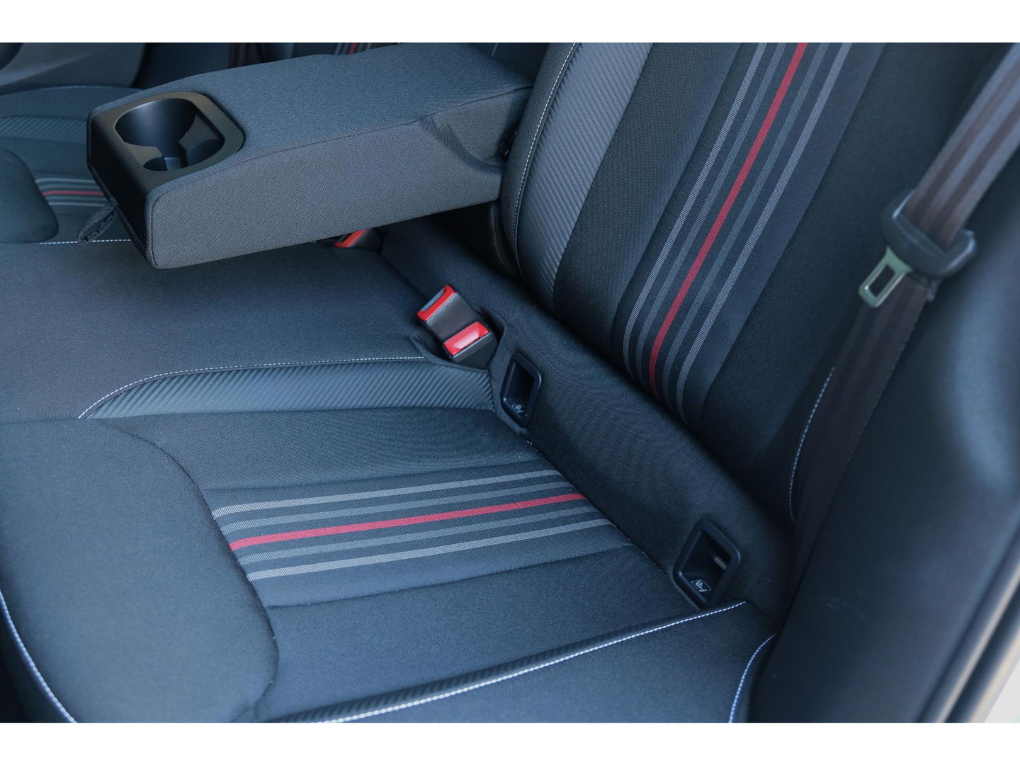 Škoda Kamiq 1.0 TSI DSG Monte Carlo | PANO | STOEL, STUUR & VOORRUIT VERW. | ADAPTIVE CRUISE | DIGI DASH | SPORT