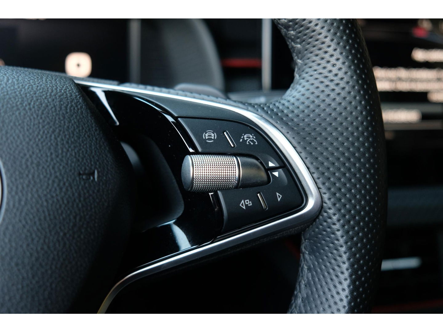 Škoda Kamiq 1.0 TSI DSG Monte Carlo | PANO | STOEL, STUUR & VOORRUIT VERW. | ADAPTIVE CRUISE | DIGI DASH | SPORT