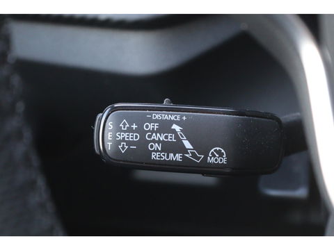 Škoda Kamiq 1.0 TSI DSG Monte Carlo | PANO | STOEL, STUUR & VOORRUIT VERW. | ADAPTIVE CRUISE | DIGI DASH | SPORT