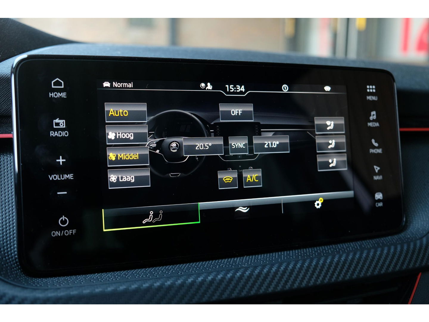 Škoda Kamiq 1.0 TSI DSG Monte Carlo | PANO | STOEL, STUUR & VOORRUIT VERW. | ADAPTIVE CRUISE | DIGI DASH | SPORT