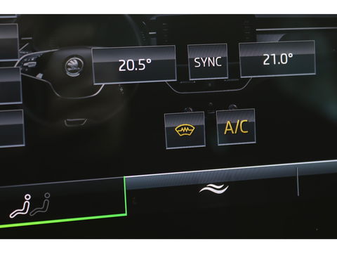 Škoda Kamiq 1.0 TSI DSG Monte Carlo | PANO | STOEL, STUUR & VOORRUIT VERW. | ADAPTIVE CRUISE | DIGI DASH | SPORT