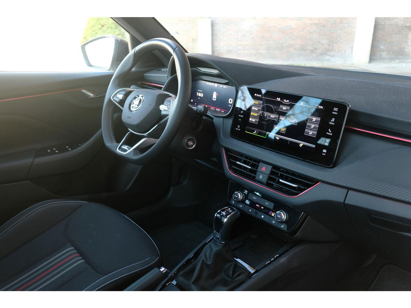 Škoda Kamiq 1.0 TSI DSG Monte Carlo | PANO | STOEL, STUUR & VOORRUIT VERW. | ADAPTIVE CRUISE | DIGI DASH | SPORT