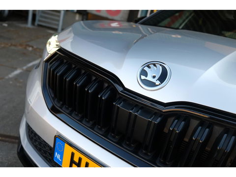 Škoda Kamiq 1.0 TSI DSG Monte Carlo | PANO | STOEL, STUUR & VOORRUIT VERW. | ADAPTIVE CRUISE | DIGI DASH | SPORT