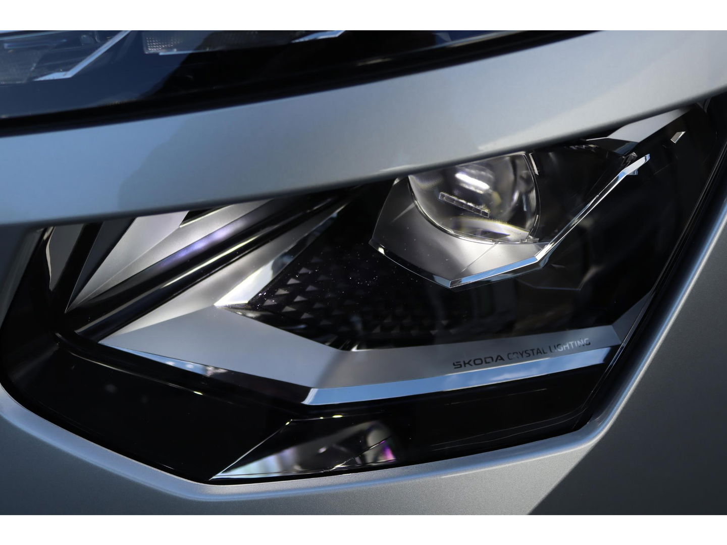 Škoda Kamiq 1.0 TSI DSG Monte Carlo | PANO | STOEL, STUUR & VOORRUIT VERW. | ADAPTIVE CRUISE | DIGI DASH | SPORT