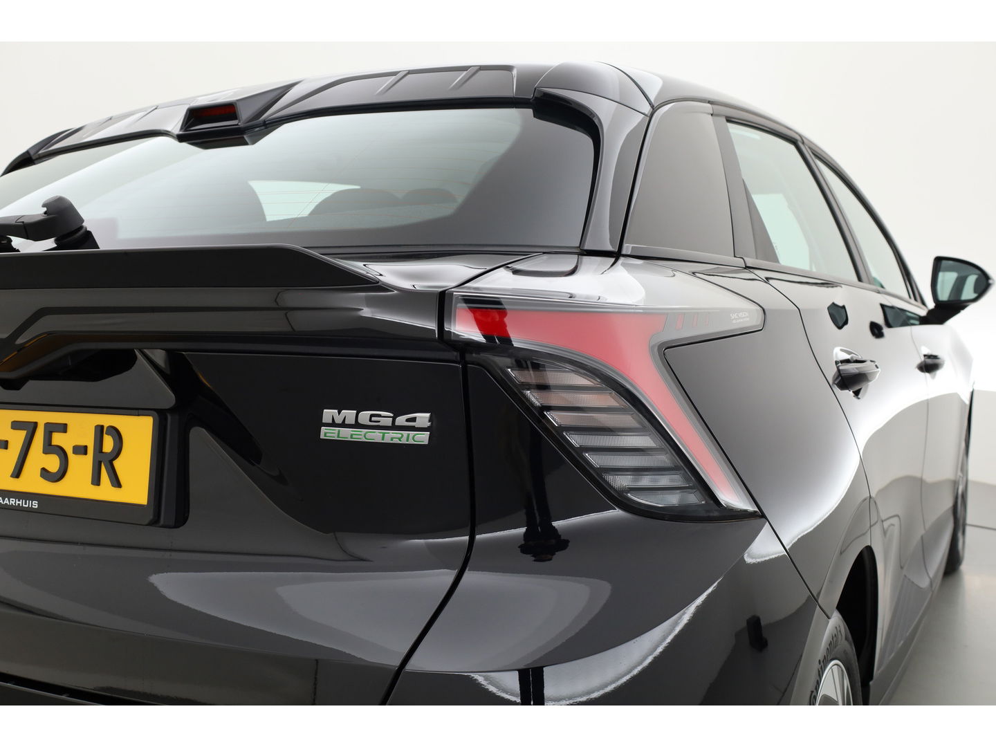 MG Mg4 electric Standard 51 kWh | Dig. Cockpit | Nav + CarPlay | Adapt. Cruise | Camera | Dab | PDC | LED | ACC