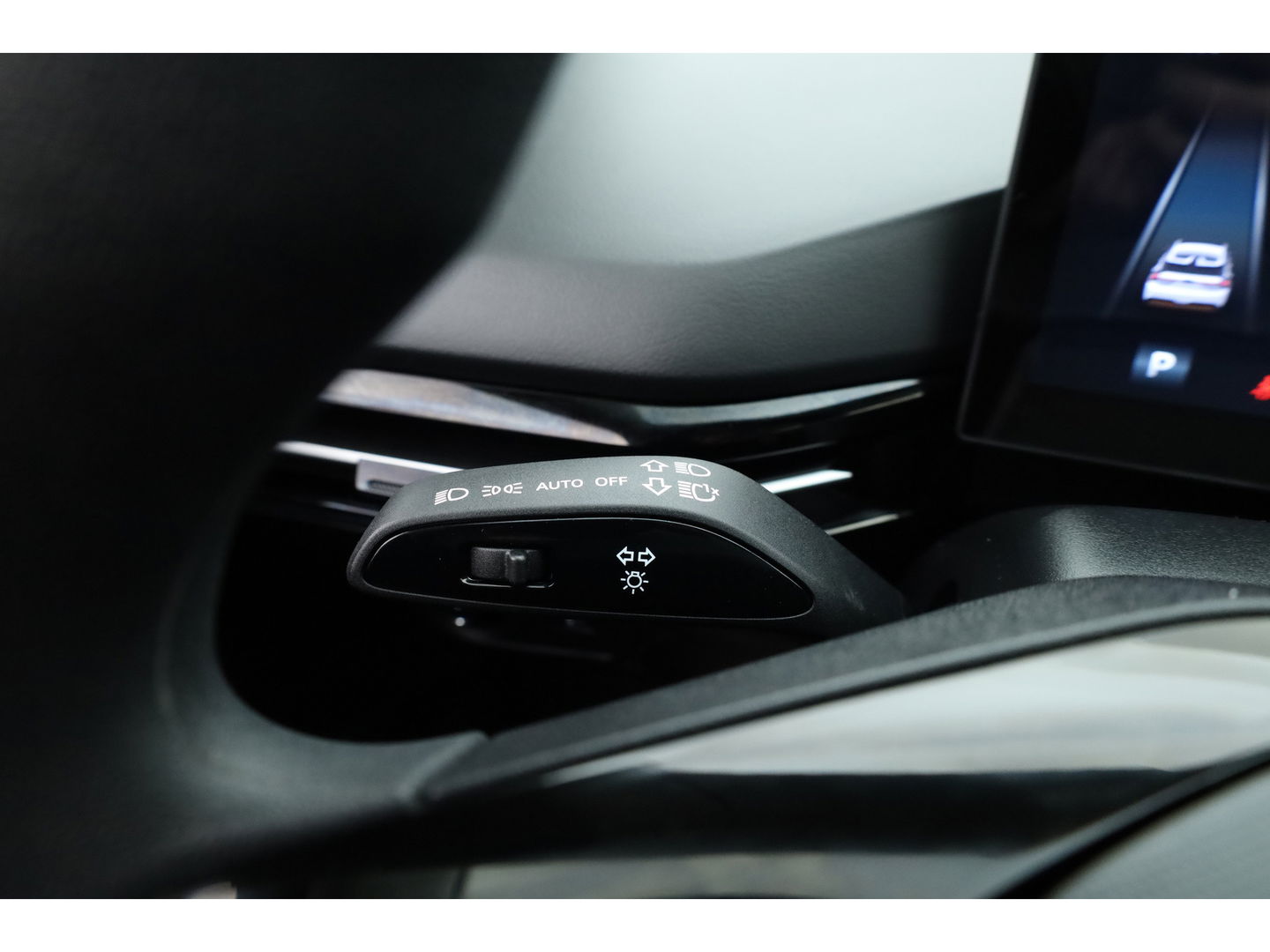 MG Mg4 electric Standard 51 kWh | Dig. Cockpit | Nav + CarPlay | Adapt. Cruise | Camera | Dab | PDC | LED | ACC