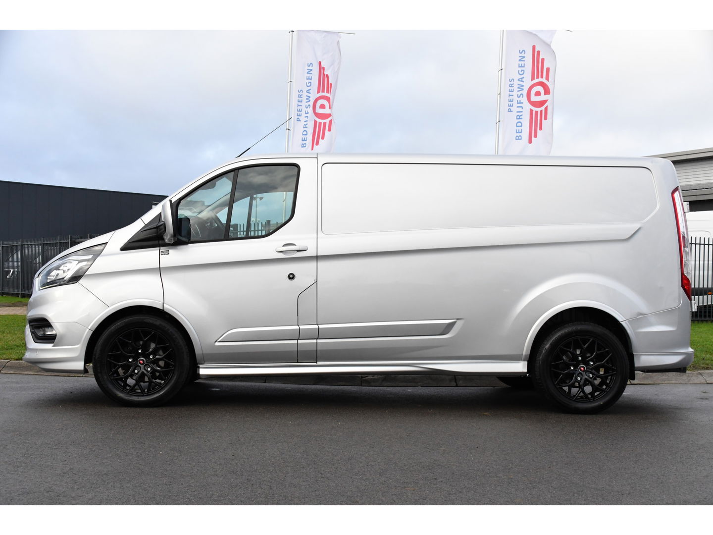 Ford Transit Custom 310 2.0 TDCI L2H1 Sport MARGE! Camera, Cruise, 170pk, Automaat, LED, Sensoren, Carpay, Trekhaak, Uniek!
