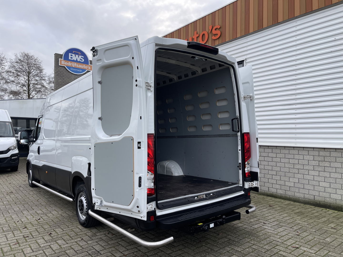 Iveco Daily 35S14V 2.3 410 L4H2 Himatic automaat / vaste prijs rijklaar € 23.950 ex btw / lease vanaf € 391 / euro 6 / laadruimte 470 cm lang / trekhaak 3500 kg !
