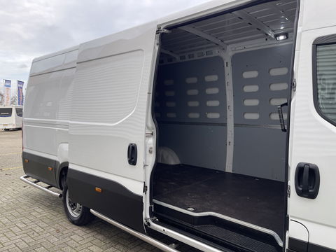 Iveco Daily 35S14V 2.3 410 L4H2 Himatic automaat / vaste prijs rijklaar € 23.950 ex btw / lease vanaf € 391 / euro 6 / laadruimte 470 cm lang / trekhaak 3500 kg !
