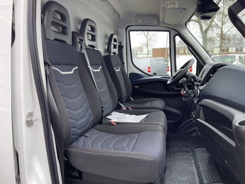 Iveco Daily 35S14V 2.3 410 L4H2 Himatic automaat / vaste prijs rijklaar € 23.950 ex btw / lease vanaf € 391 / euro 6 / laadruimte 470 cm lang / trekhaak 3500 kg !