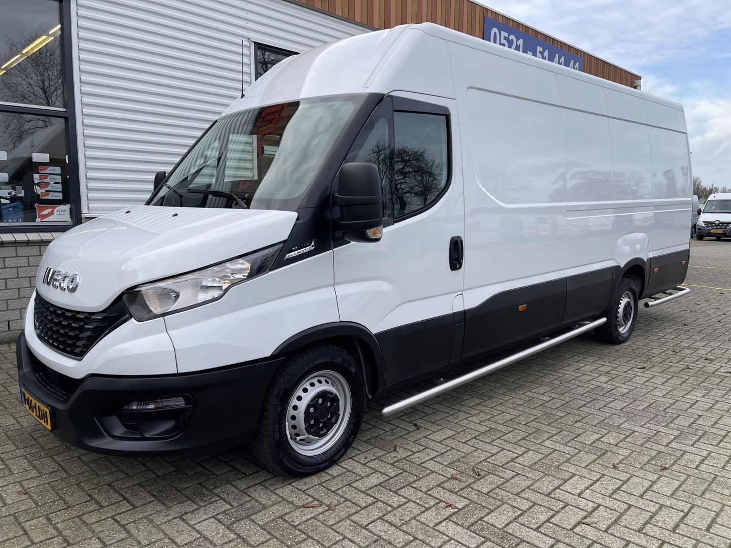 Iveco Daily 35S14V 2.3 410 L4H2 Himatic automaat / vaste prijs rijklaar € 23.950 ex btw / lease vanaf € 391 / euro 6 / laadruimte 470 cm lang / trekhaak 3500 kg !