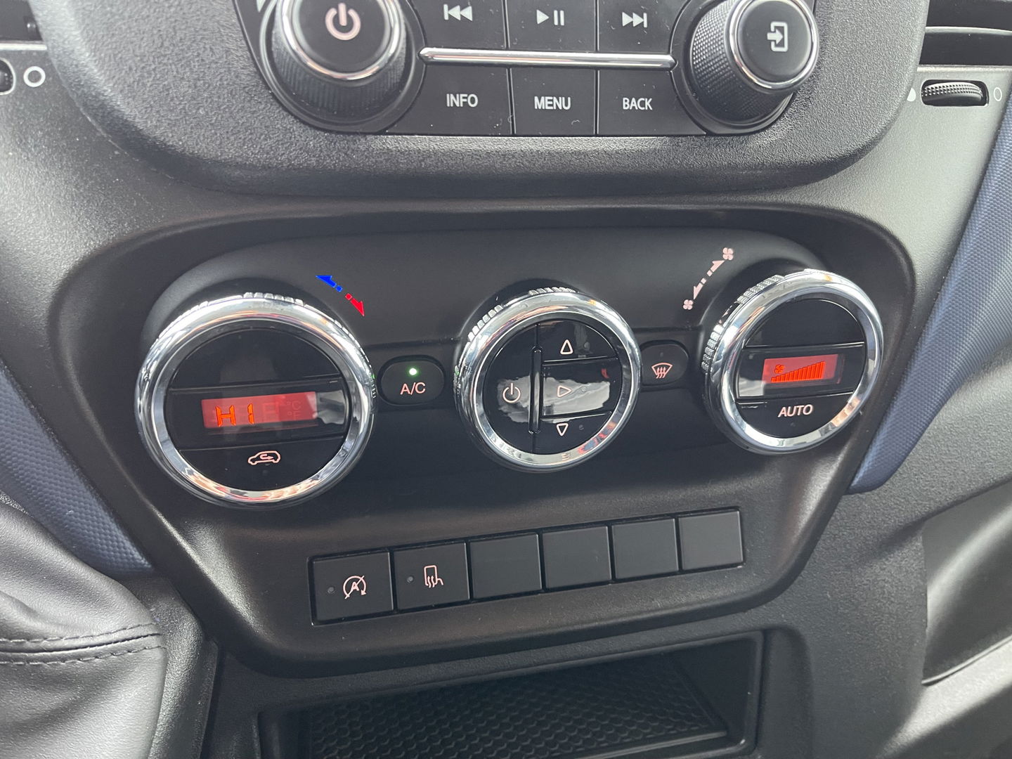 Iveco Daily 35S14V 2.3 410 L4H2 Himatic automaat / vaste prijs rijklaar € 23.950 ex btw / lease vanaf € 391 / euro 6 / laadruimte 470 cm lang / trekhaak 3500 kg !