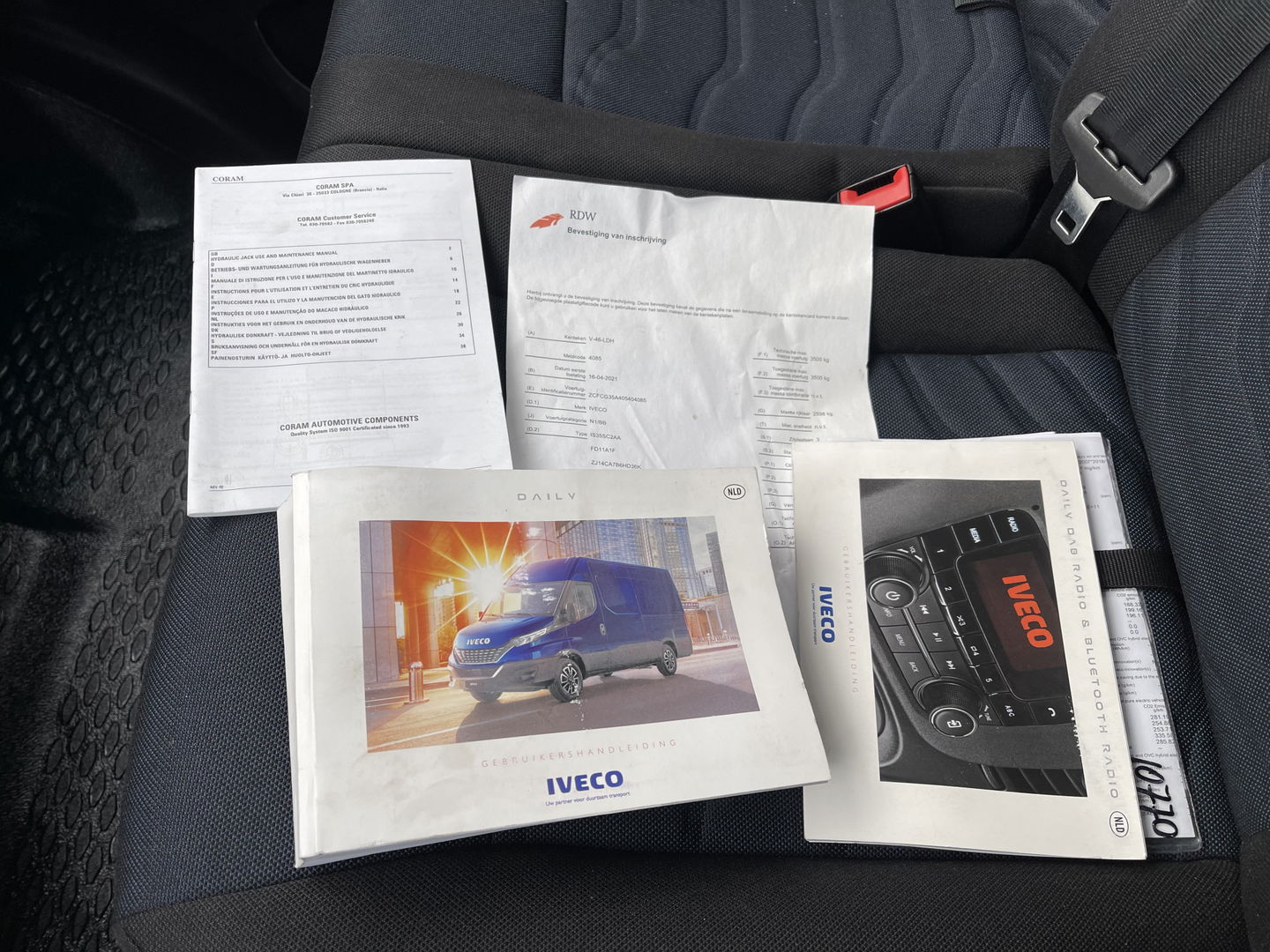 Iveco Daily 35S14V 2.3 410 L4H2 Himatic automaat / vaste prijs rijklaar € 23.950 ex btw / lease vanaf € 391 / euro 6 / laadruimte 470 cm lang / trekhaak 3500 kg !