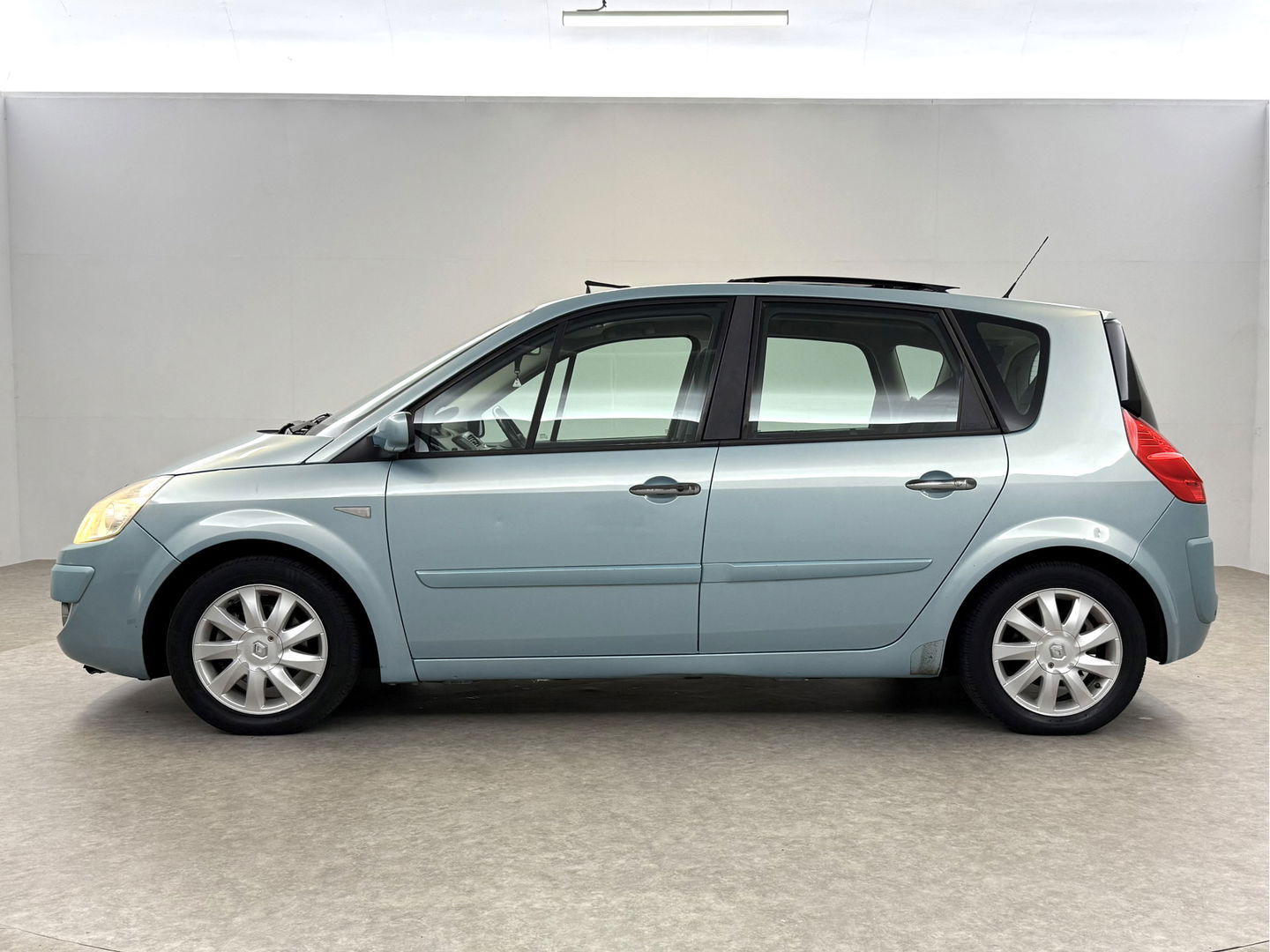 Renault Scénic 1.6-16V Tech Line | Panoramadak | Navigatie | Airco | Cruise | Parkeersens. | NAP