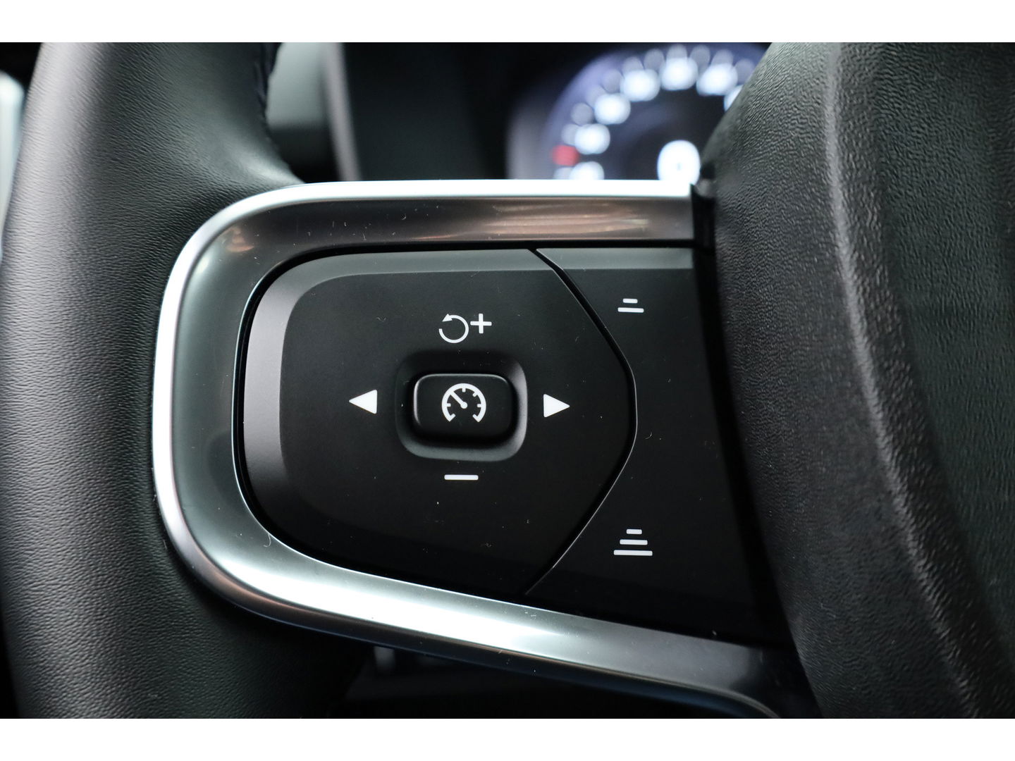 Volvo XC40 T5 Plug-in hybrid Plus Bright | Leer |ACC | Blis | Elek. stoel+mem. | Stoel- Stuurverw. | H&K |