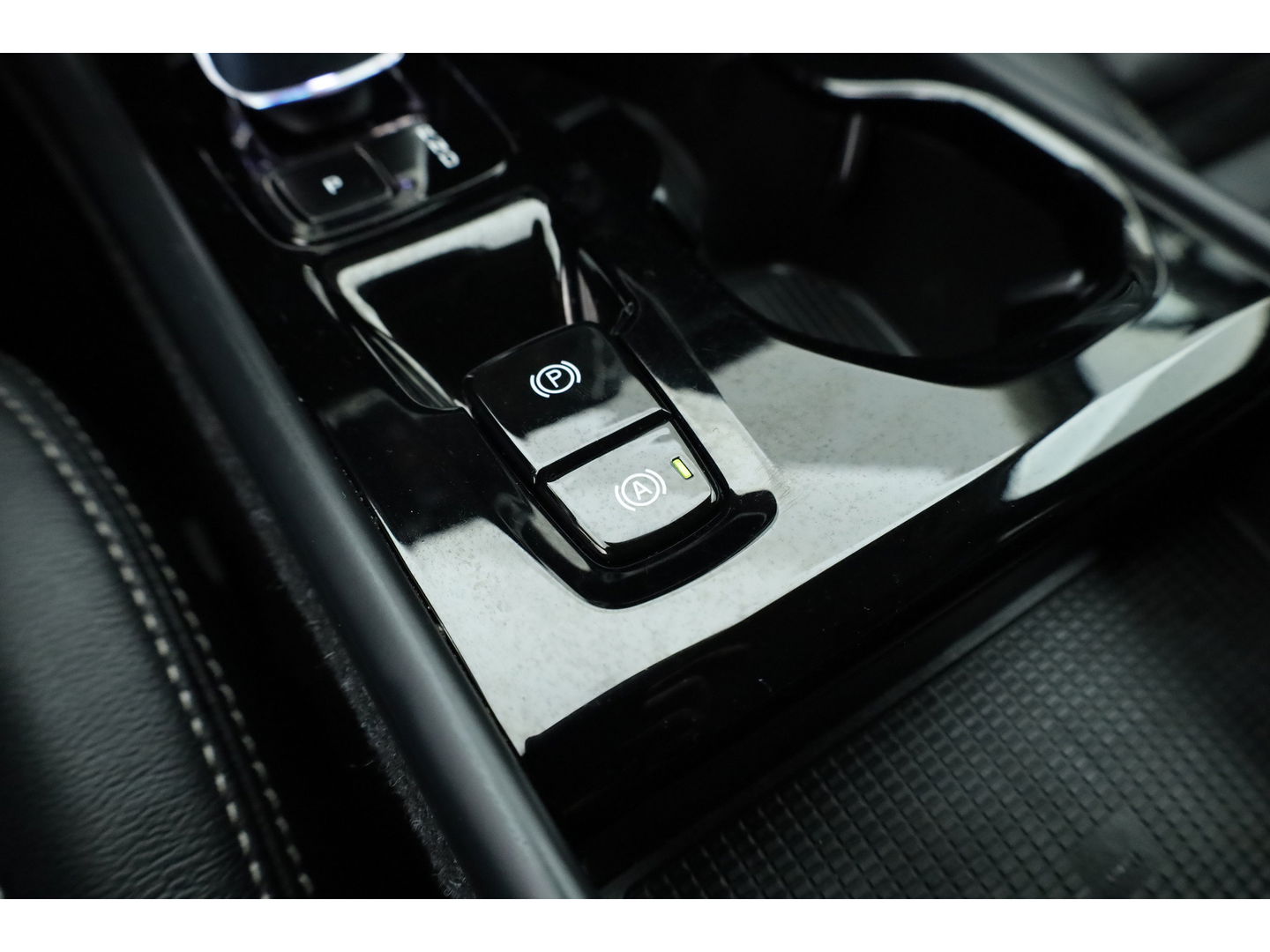 Volvo XC40 T5 Plug-in hybrid Plus Bright | Leer |ACC | Blis | Elek. stoel+mem. | Stoel- Stuurverw. | H&K |