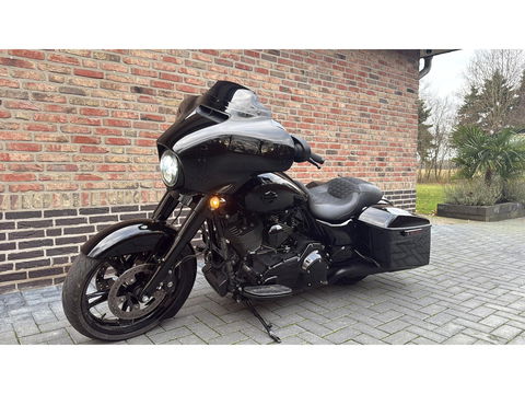 Harley Davidson FLHXS Streetglide CVO Street glide Special Blackout