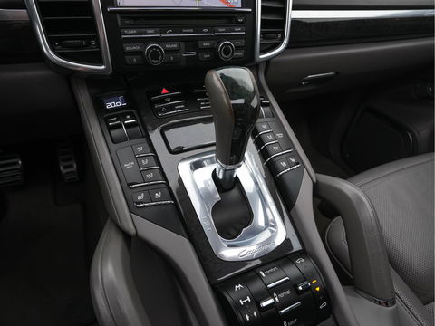 Porsche Cayenne 4.8 Turbo AWD Aut. *PANO | LUXURY-LEATHER | BURMESTER-SURROUND | BI-XENON | MEMORY-PACK | NAVI-FULLMAP | ADAPTIVE-CRUISE | AIR-SUSPENSION | CAMERA | SPORT-SEATS |  20''ALU*