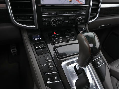 Porsche Cayenne 4.8 Turbo AWD Aut. *PANO | LUXURY-LEATHER | BURMESTER-SURROUND | BI-XENON | MEMORY-PACK | NAVI-FULLMAP | ADAPTIVE-CRUISE | AIR-SUSPENSION | CAMERA | SPORT-SEATS |  20''ALU*