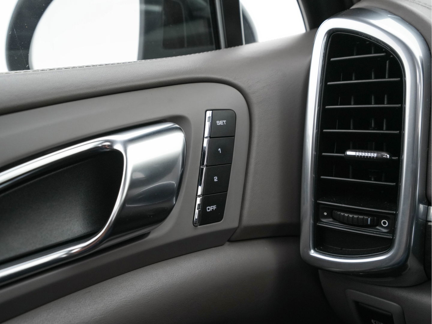 Porsche Cayenne 4.8 Turbo AWD Aut. *PANO | LEATHER | BURMESTER-SURROUND | BI-XENON | MEMORY-PACK | NAVI-FULLMAP | ADAPTIVE-CRUISE | AIR-SUSPENSION | CAMERA | SPORT-SEATS |  20''ALU*