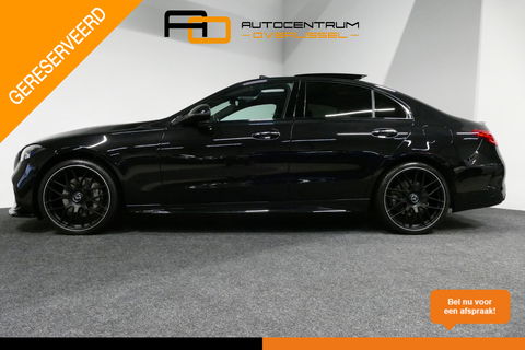 Mercedes-Benz C-Klasse 300 e AMG Line / C63 AMG Diffuser / Panamericana Grille / Panoramadak / Elektr. verstelbare voorstoelen + memory / Digital Laser Light / Ambienteverlichting Plus / Keyless / Apple Carplay - Android Auto / Stoelverwarming / HUD / Achteruitrijcamera / 4-zon