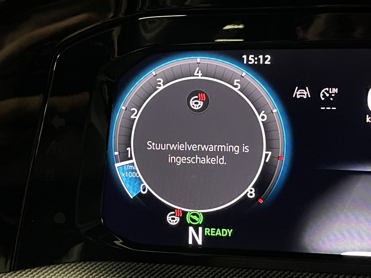 Volkswagen Golf 1.5 eTSI R-Line Edition | Apple Carplay | Stuurverwarming | Head-up-Display | Zwenkhaak | Achteruitrijcamera | Navigatie |