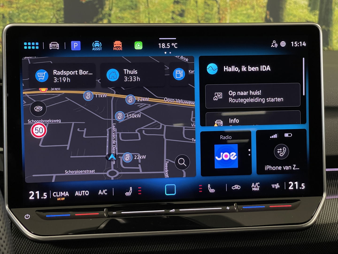Volkswagen Golf 1.5 eTSI R-Line Edition | Apple Carplay | Stuurverwarming | Head-up-Display | Zwenkhaak | Achteruitrijcamera | Navigatie |