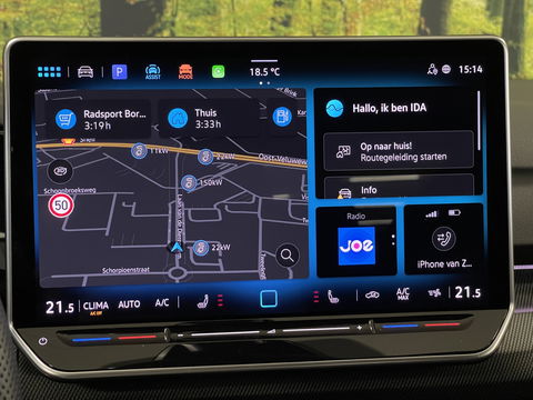 Volkswagen Golf 1.5 eTSI R-Line Edition | Apple Carplay | Stuurverwarming | Head-up-Display | Zwenkhaak | Achteruitrijcamera | Navigatie |