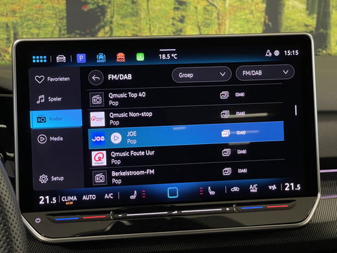 Volkswagen Golf 1.5 eTSI R-Line Edition | Apple Carplay | Stuurverwarming | Head-up-Display | Zwenkhaak | Achteruitrijcamera | Navigatie |