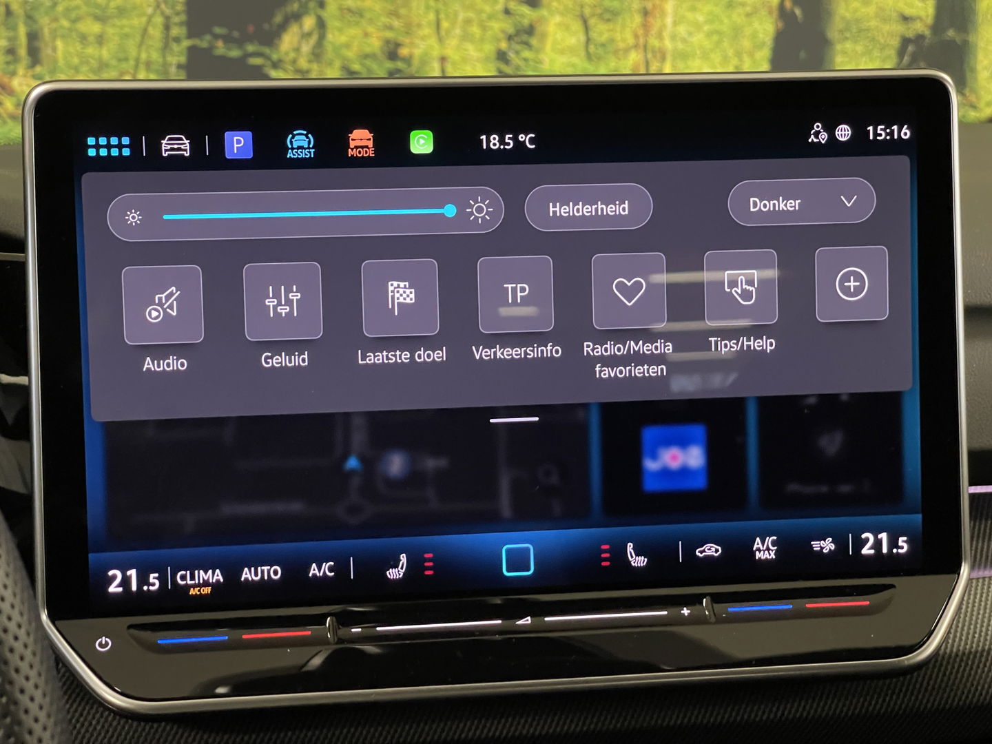 Volkswagen Golf 1.5 eTSI R-Line Edition | Apple Carplay | Stuurverwarming | Head-up-Display | Zwenkhaak | Achteruitrijcamera | Navigatie |
