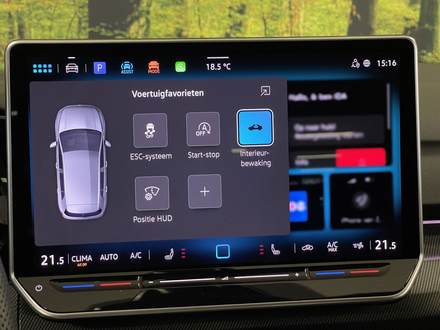 Volkswagen Golf 1.5 eTSI R-Line Edition | Apple Carplay | Stuurverwarming | Head-up-Display | Zwenkhaak | Achteruitrijcamera | Navigatie |