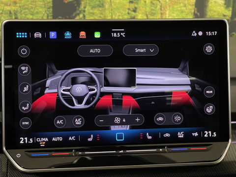 Volkswagen Golf 1.5 eTSI R-Line Edition | Apple Carplay | Stuurverwarming | Head-up-Display | Zwenkhaak | Achteruitrijcamera | Navigatie |