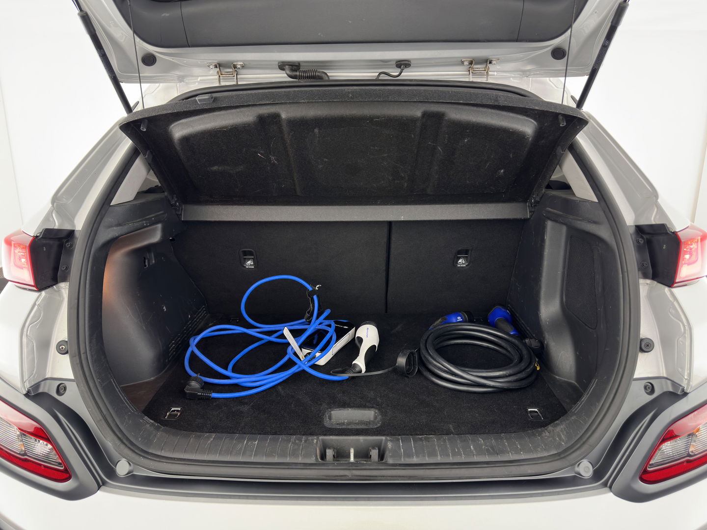 Hyundai KONA EV Fashion 64 kWh (3-Fase) {SOH-100%} (INCL-BTW)  Aut * HEATPUMP | NAVI-FULLMAP | LEATHER-FABRIC | KEYLESS | CAMERA | DAB | ECC | PDC | ADAPTIVE-CRUISE | LANE-ASSIST | HEATED SEATS | PRIVACY-GLASS | HEAD-UP | SHIFT-PADDLES | 17"A