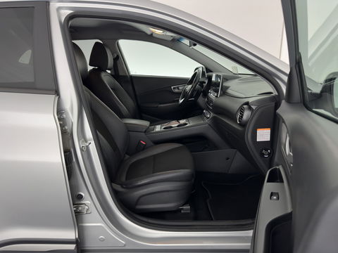 Hyundai KONA EV Fashion 64 kWh (3-Fase) {SOH-100%} (INCL-BTW)  Aut * HEATPUMP | NAVI-FULLMAP | LEATHER-FABRIC | KEYLESS | CAMERA | DAB | ECC | PDC | ADAPTIVE-CRUISE | LANE-ASSIST | HEATED SEATS | PRIVACY-GLASS | HEAD-UP | SHIFT-PADDLES | 17"A