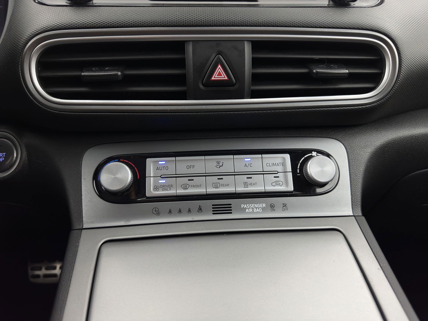 Hyundai KONA EV Fashion 64 kWh (3-Fase) {SOH-100%} (INCL-BTW)  Aut * HEATPUMP | NAVI-FULLMAP | LEATHER-FABRIC | KEYLESS | CAMERA | DAB | ECC | PDC | ADAPTIVE-CRUISE | LANE-ASSIST | HEATED SEATS | PRIVACY-GLASS | HEAD-UP | SHIFT-PADDLES | 17"A