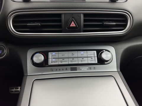 Hyundai KONA EV Fashion 64 kWh (3-Fase) {SOH-100%} (INCL-BTW)  Aut * HEATPUMP | NAVI-FULLMAP | LEATHER-FABRIC | KEYLESS | CAMERA | DAB | ECC | PDC | ADAPTIVE-CRUISE | LANE-ASSIST | HEATED SEATS | PRIVACY-GLASS | HEAD-UP | SHIFT-PADDLES | 17"A