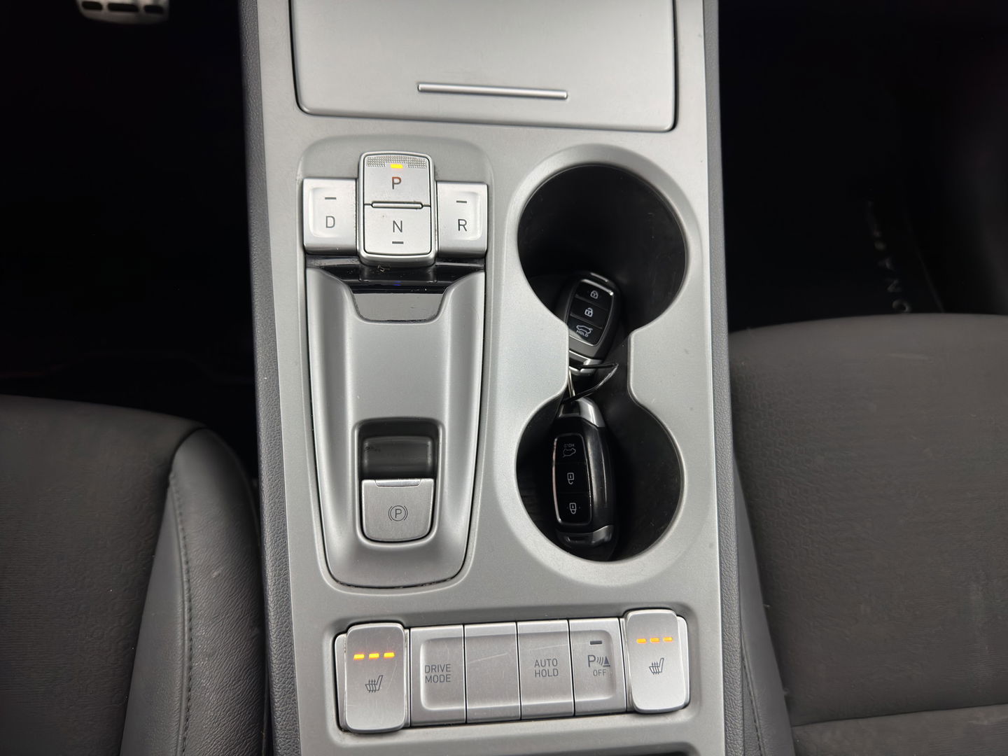 Hyundai KONA EV Fashion 64 kWh (3-Fase) {SOH-100%} (INCL-BTW)  Aut * HEATPUMP | NAVI-FULLMAP | LEATHER-FABRIC | KEYLESS | CAMERA | DAB | ECC | PDC | ADAPTIVE-CRUISE | LANE-ASSIST | HEATED SEATS | PRIVACY-GLASS | HEAD-UP | SHIFT-PADDLES | 17"A