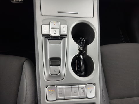 Hyundai KONA EV Fashion 64 kWh (3-Fase) {SOH-100%} (INCL-BTW)  Aut * HEATPUMP | NAVI-FULLMAP | LEATHER-FABRIC | KEYLESS | CAMERA | DAB | ECC | PDC | ADAPTIVE-CRUISE | LANE-ASSIST | HEATED SEATS | PRIVACY-GLASS | HEAD-UP | SHIFT-PADDLES | 17"A