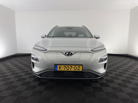 Hyundai KONA EV Fashion 64 kWh (3-Fase) {SOH-100%} (INCL-BTW)  Aut * HEATPUMP | NAVI-FULLMAP | LEATHER-FABRIC | KEYLESS | CAMERA | DAB | ECC | PDC | ADAPTIVE-CRUISE | LANE-ASSIST | HEATED SEATS | PRIVACY-GLASS | HEAD-UP | SHIFT-PADDLES | 17"A