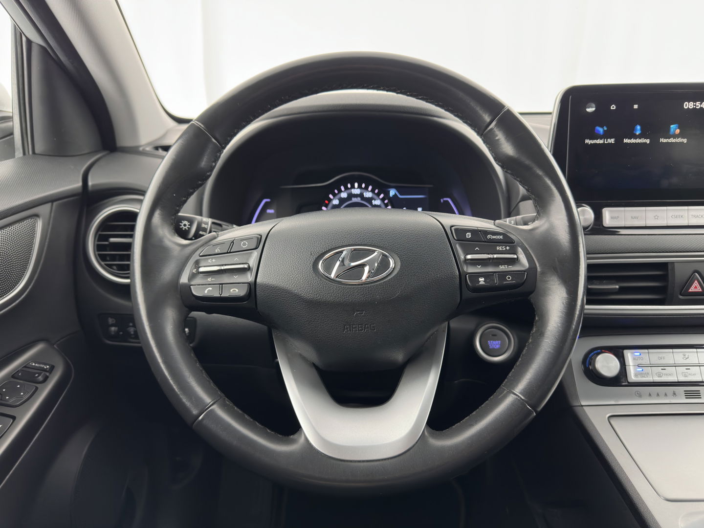 Hyundai KONA EV Fashion 64 kWh (3-Fase) {SOH-100%} (INCL-BTW)  Aut * HEATPUMP | NAVI-FULLMAP | LEATHER-FABRIC | KEYLESS | CAMERA | DAB | ECC | PDC | ADAPTIVE-CRUISE | LANE-ASSIST | HEATED SEATS | PRIVACY-GLASS | HEAD-UP | SHIFT-PADDLES | 17"A
