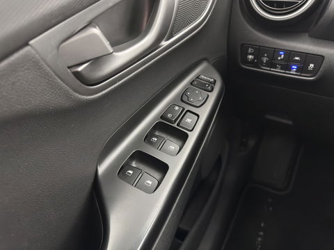 Hyundai KONA EV Fashion 64 kWh (3-Fase) {SOH-100%} (INCL-BTW)  Aut * HEATPUMP | NAVI-FULLMAP | LEATHER-FABRIC | KEYLESS | CAMERA | DAB | ECC | PDC | ADAPTIVE-CRUISE | LANE-ASSIST | HEATED SEATS | PRIVACY-GLASS | HEAD-UP | SHIFT-PADDLES | 17"A