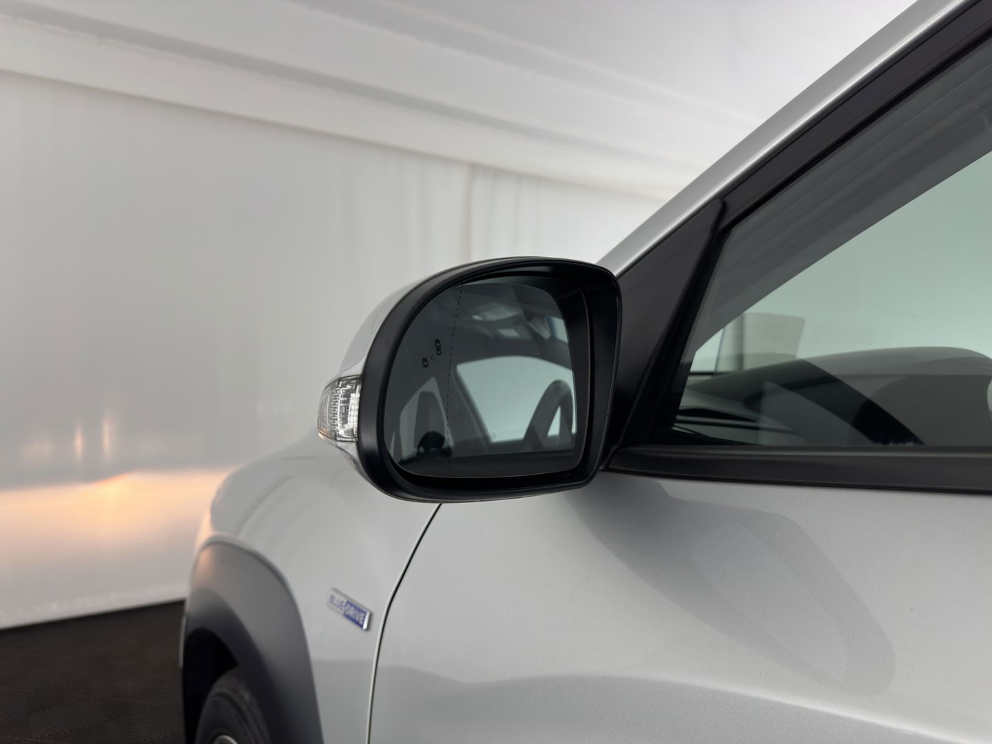 Hyundai KONA EV Fashion 64 kWh (3-Fase) {SOH-100%} (INCL-BTW)  Aut * HEATPUMP | NAVI-FULLMAP | LEATHER-FABRIC | KEYLESS | CAMERA | DAB | ECC | PDC | ADAPTIVE-CRUISE | LANE-ASSIST | HEATED SEATS | PRIVACY-GLASS | HEAD-UP | SHIFT-PADDLES | 17"A