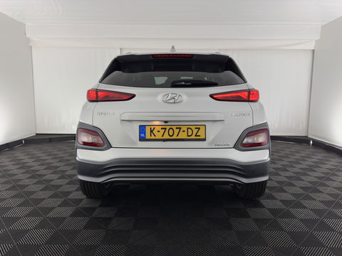 Hyundai KONA EV Fashion 64 kWh (3-Fase) {SOH-100%} (INCL-BTW)  Aut * HEATPUMP | NAVI-FULLMAP | LEATHER-FABRIC | KEYLESS | CAMERA | DAB | ECC | PDC | ADAPTIVE-CRUISE | LANE-ASSIST | HEATED SEATS | PRIVACY-GLASS | HEAD-UP | SHIFT-PADDLES | 17"A