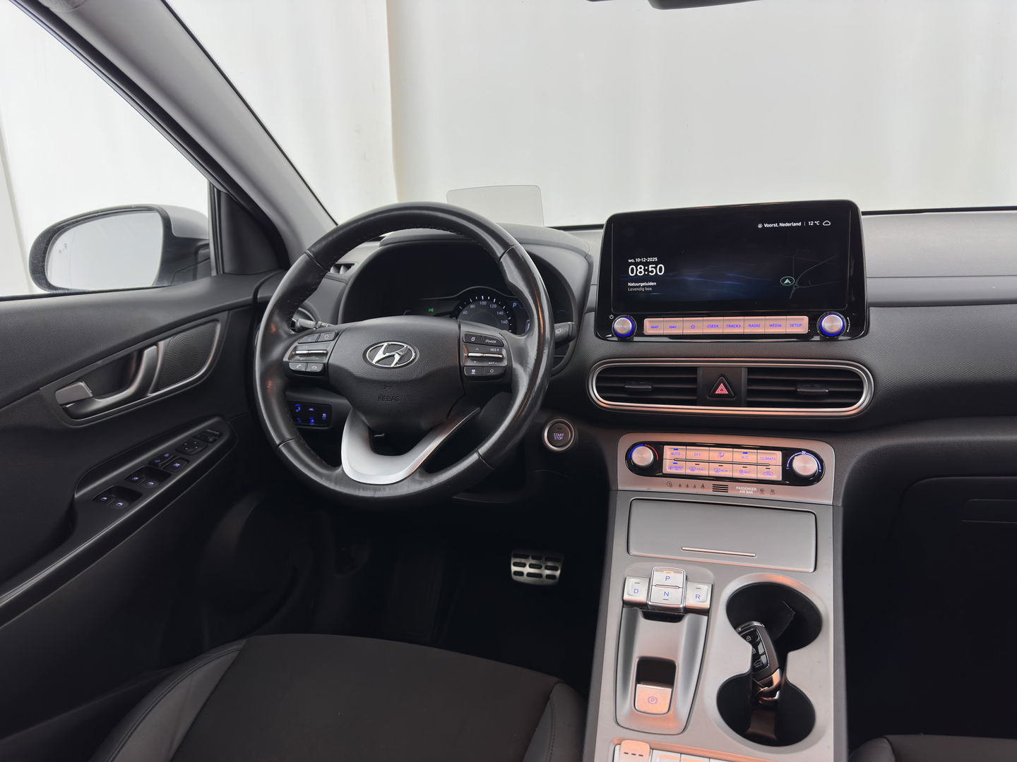 Hyundai KONA EV Fashion 64 kWh (3-Fase) {SOH-100%} (INCL-BTW)  Aut * HEATPUMP | NAVI-FULLMAP | LEATHER-FABRIC | KEYLESS | CAMERA | DAB | ECC | PDC | ADAPTIVE-CRUISE | LANE-ASSIST | HEATED SEATS | PRIVACY-GLASS | HEAD-UP | SHIFT-PADDLES | 17"A