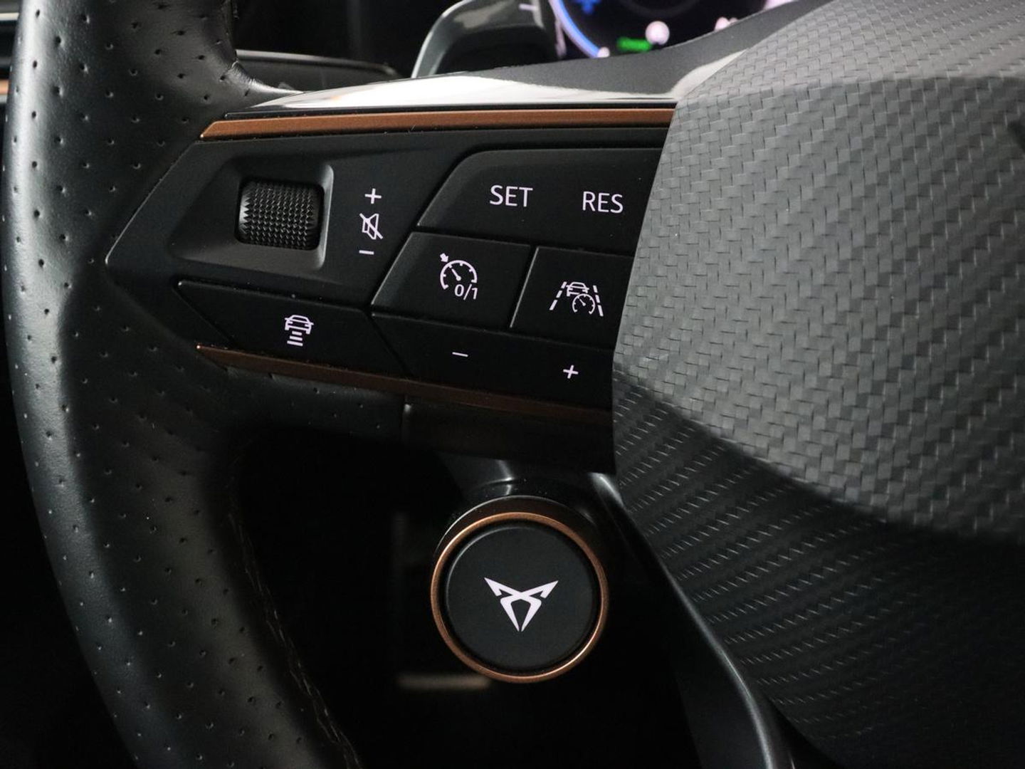 CUPRA Leon 1.4 eHybrid VZ | 245pk | Leder | Stoelverwarming | Camera | Carplay | Memory | Sfeerverlichting | Navigatie | Adaptive cruise | Keyless | Sportstoelen | Full LED | 19'' | PHEV | Plug In