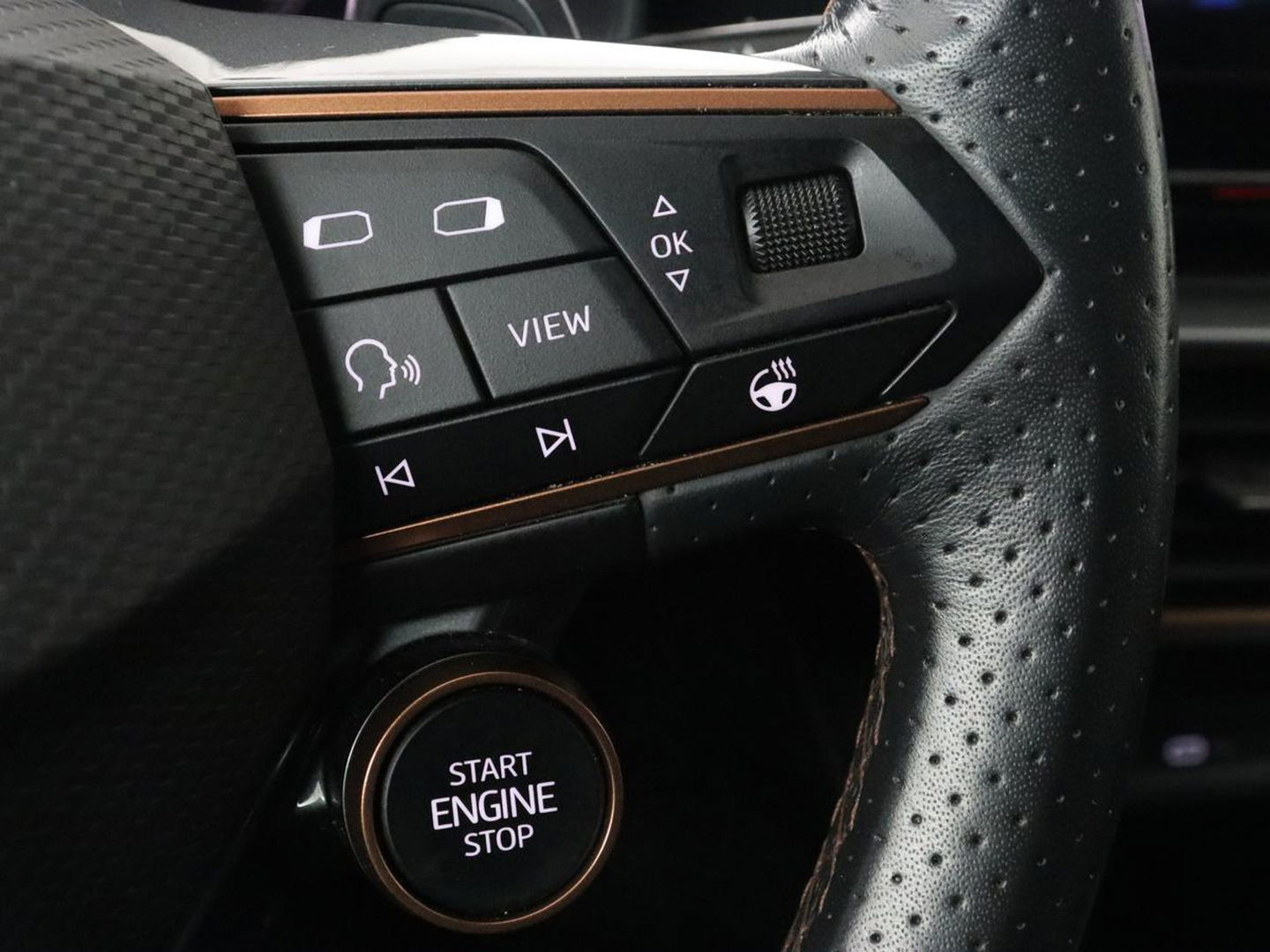 CUPRA Leon 1.4 eHybrid VZ | 245pk | Leder | Stoelverwarming | Camera | Carplay | Memory | Sfeerverlichting | Navigatie | Adaptive cruise | Keyless | Sportstoelen | Full LED | 19'' | PHEV | Plug In