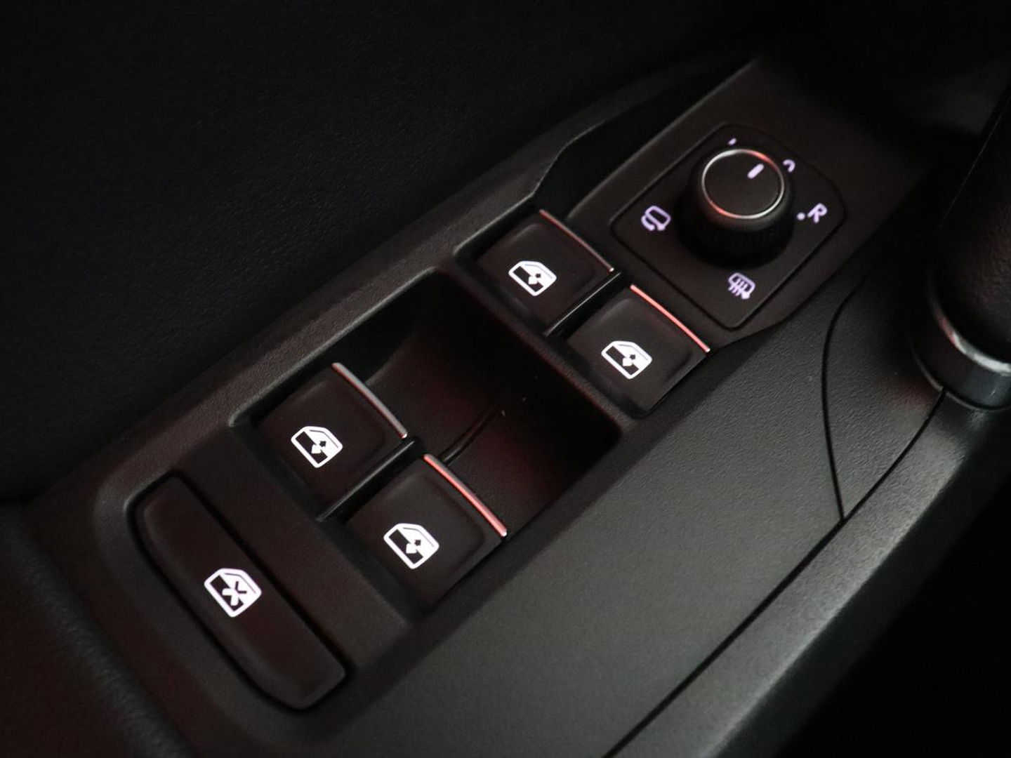 CUPRA Leon 1.4 eHybrid VZ | 245pk | Leder | Stoelverwarming | Camera | Carplay | Memory | Sfeerverlichting | Navigatie | Adaptive cruise | Keyless | Sportstoelen | Full LED | 19'' | PHEV | Plug In