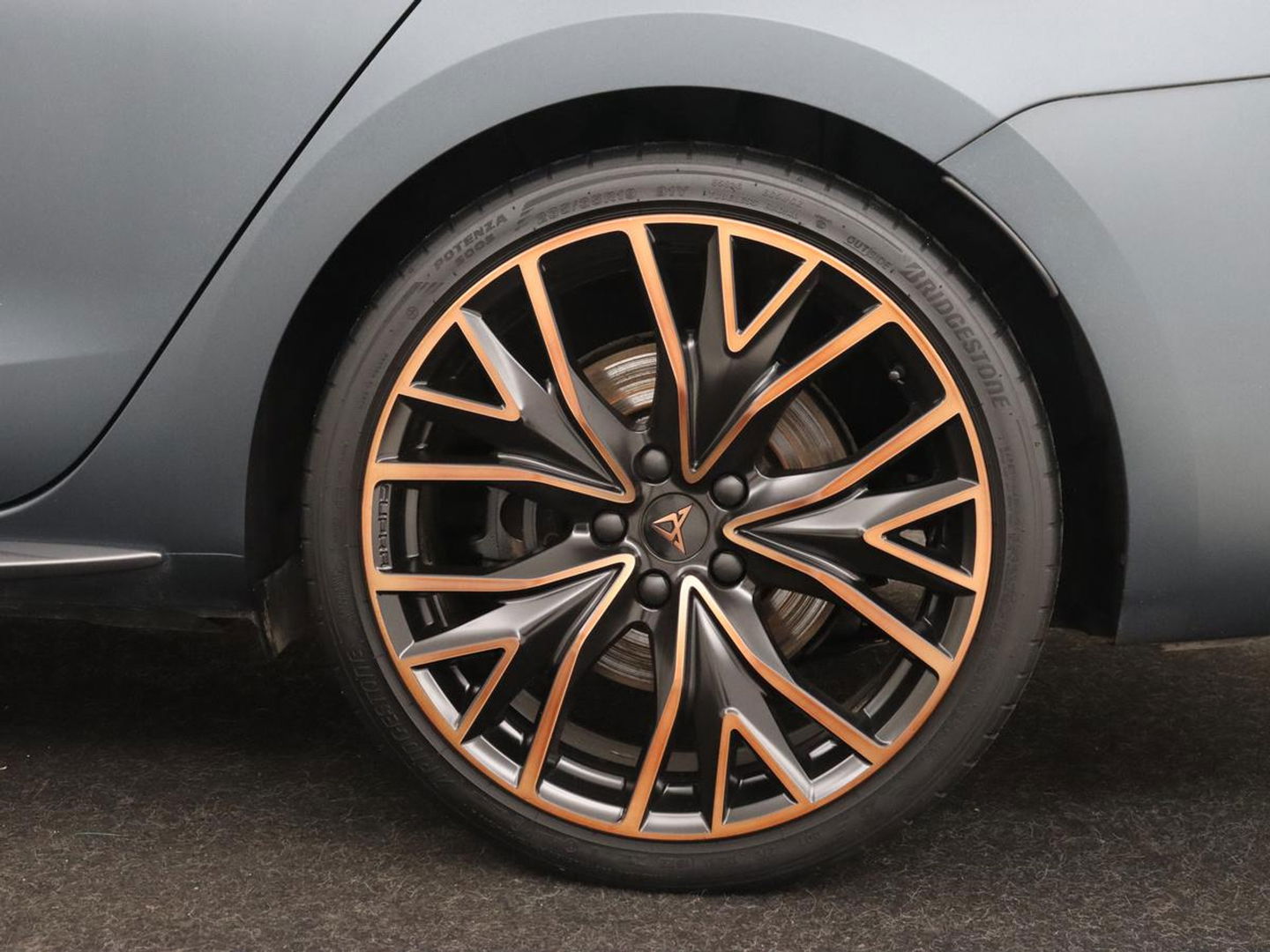 CUPRA Leon 1.4 eHybrid VZ | 245pk | Leder | Stoelverwarming | Camera | Carplay | Memory | Sfeerverlichting | Navigatie | Adaptive cruise | Keyless | Sportstoelen | Full LED | 19'' | PHEV | Plug In