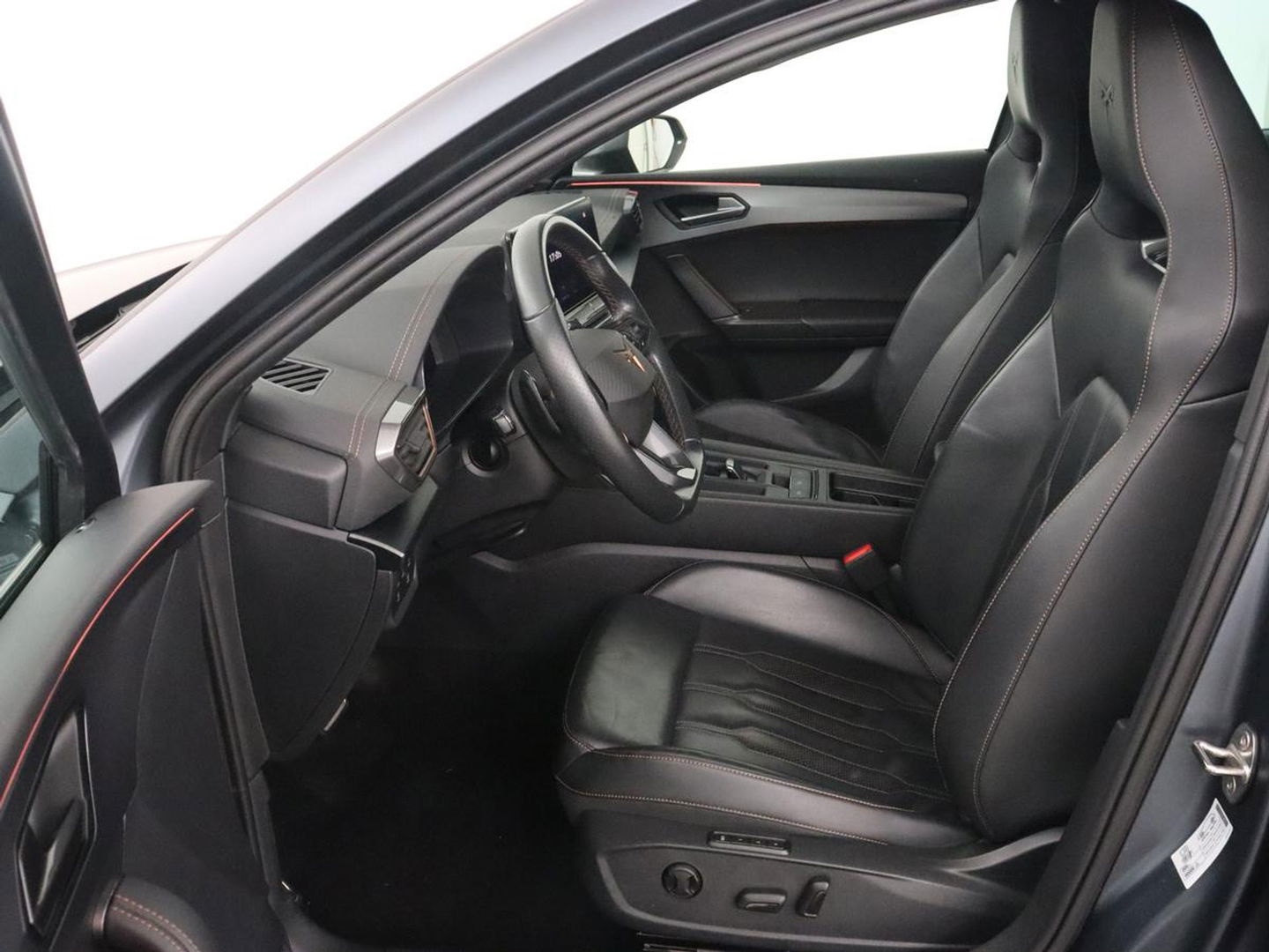 CUPRA Leon 1.4 eHybrid VZ | 245pk | Leder | Stoelverwarming | Camera | Carplay | Memory | Sfeerverlichting | Navigatie | Adaptive cruise | Keyless | Sportstoelen | Full LED | 19'' | PHEV | Plug In