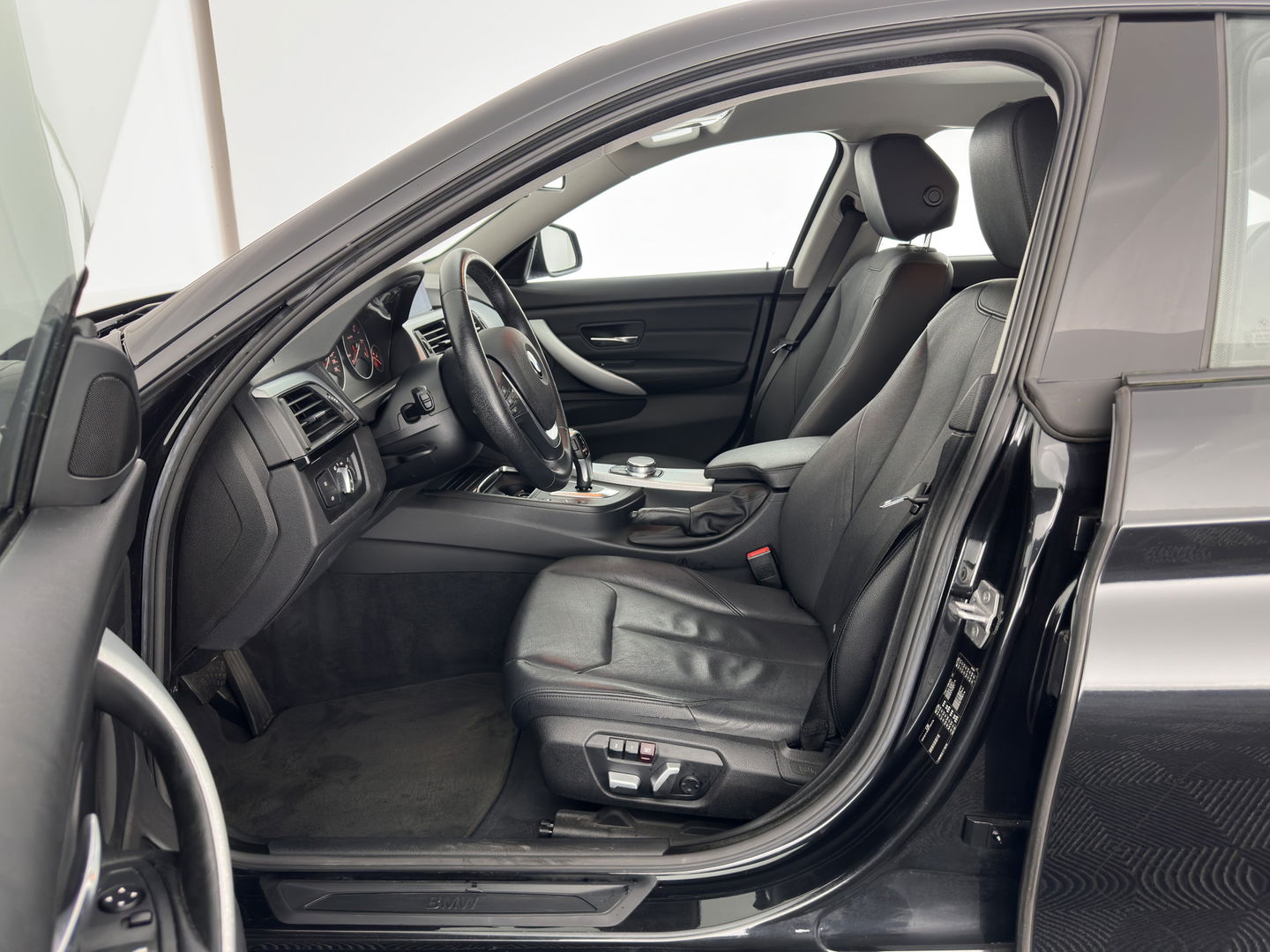 BMW 4 Serie Gran Coupé 420d Centennial High Executive (INCL-BTW) Aut. *NAVI-FULLMAP | FULL-LEATHER | HEATED- COMFORTSEATS | ECC | BI-XENON | KEYLESS | MEMORY-PACK | PDC | 18'' ALU*